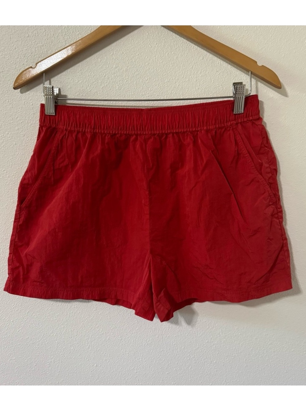 Aritzia TNA Claremont Short Red Unlined Pockets Athleisure Lightweight-Small